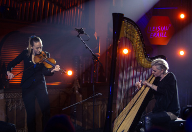 Aoife Ní Bhriain violin Catrin Finch harp